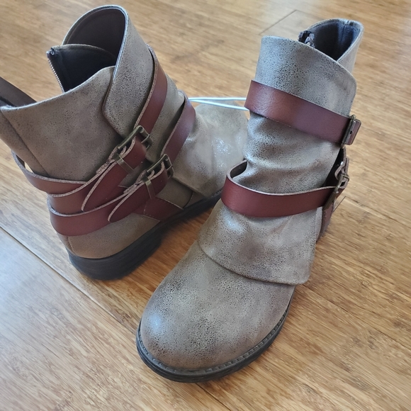 Jellypop Shoes - Jellypop Distressed Brown Ankle Boots, 6M